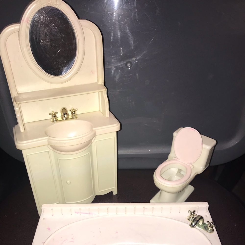 Barbie bathroom set